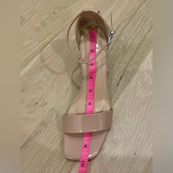 Chelsea Moreland Gala Beige Ankle Strap Block Heels 7.5 - Picture 9 of 9